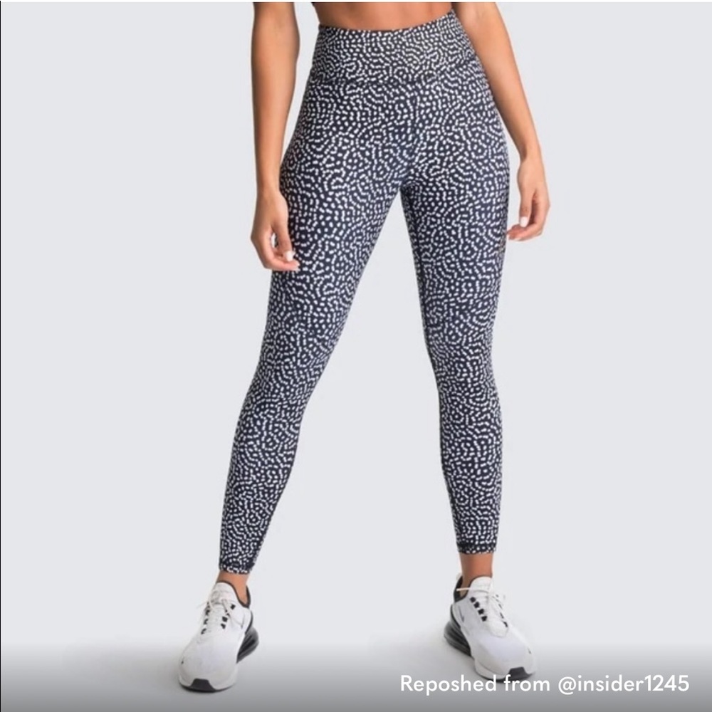 Do You Even Excel Leggings in Black Speckle